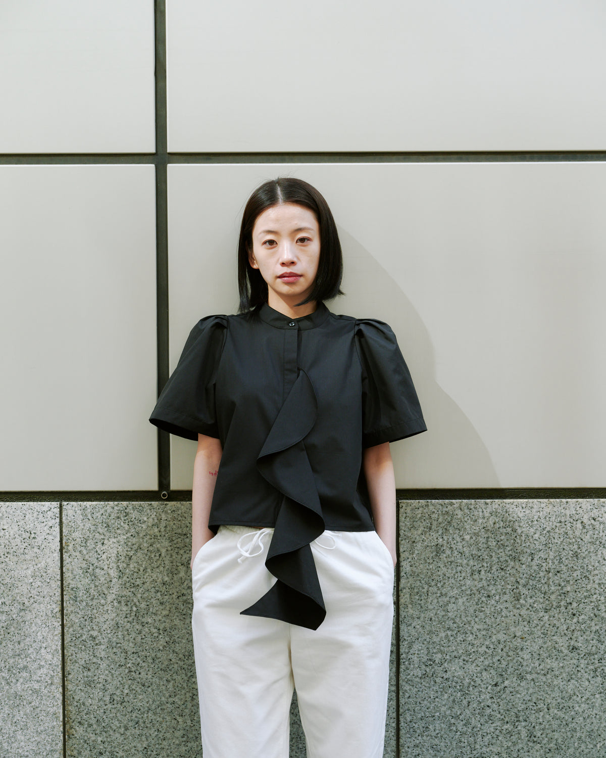 SHORT FRILL SHIRT/BLACK – MYNE