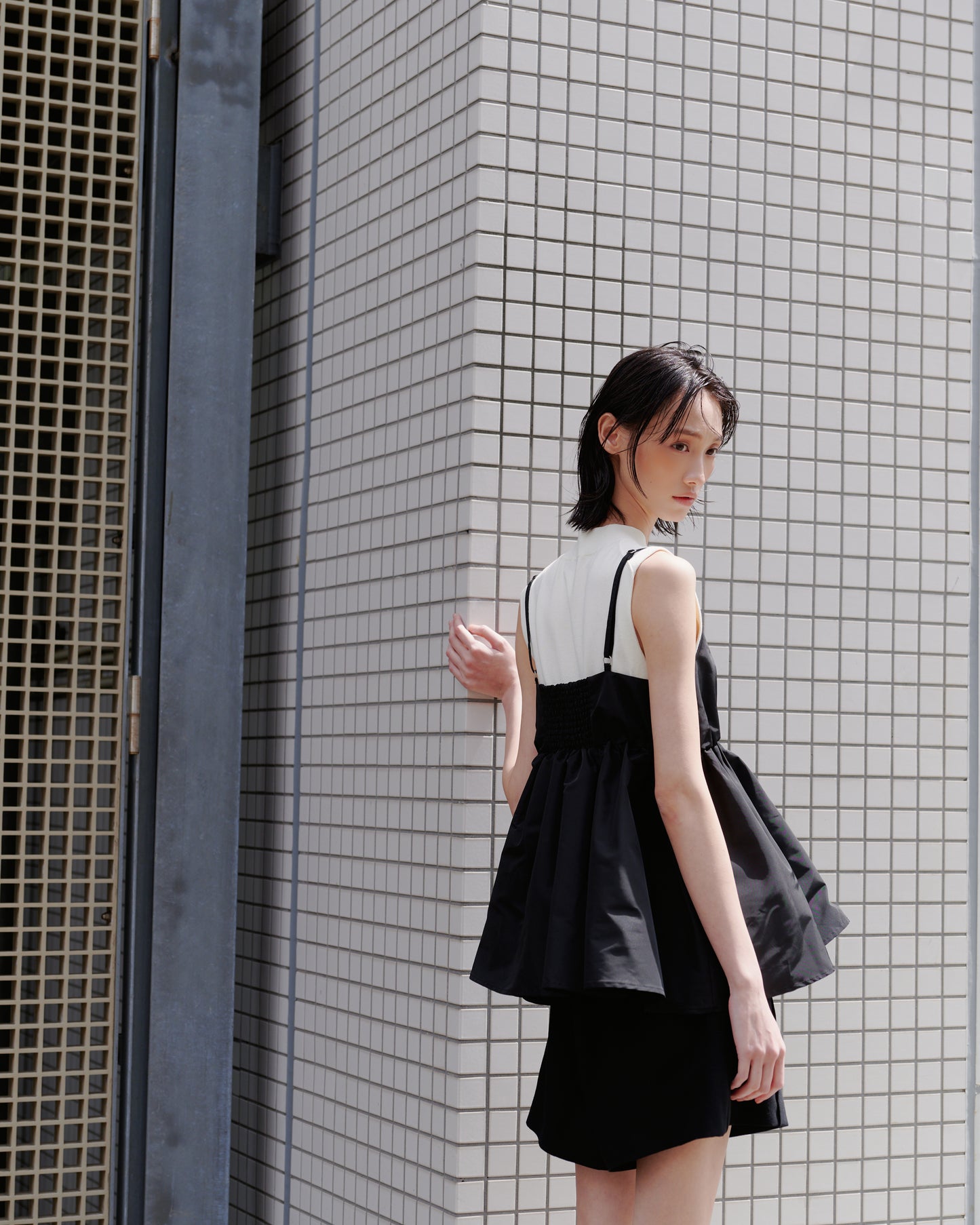 VOLUME CAMI TOPS/BLACK